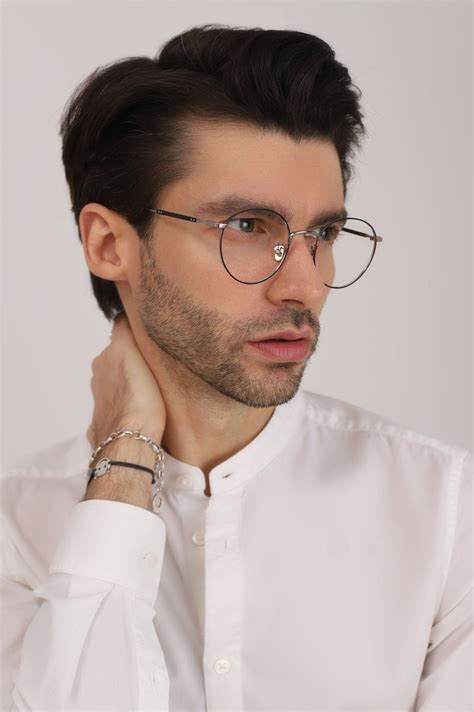 men's round wire frame glasses.